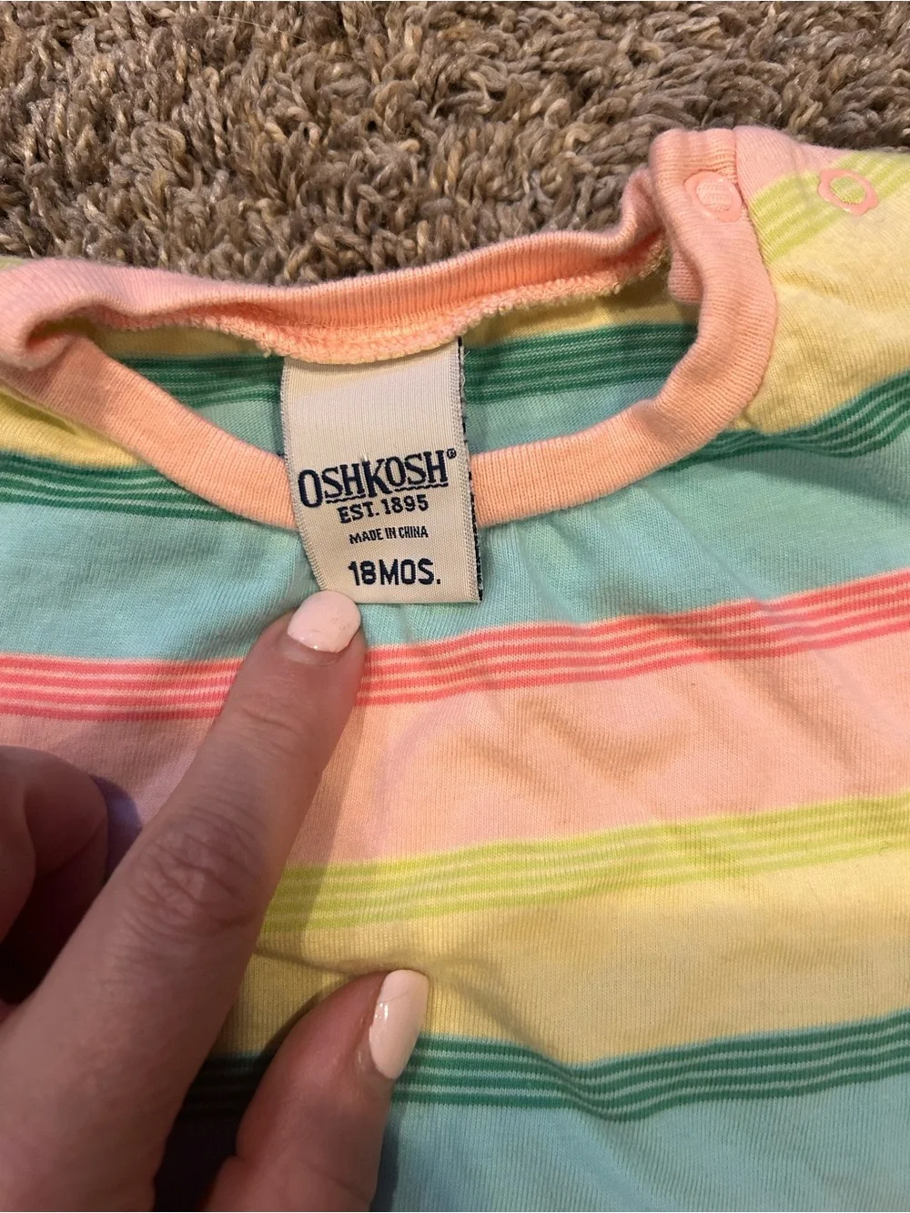 Baby Girl Oshkosh B’gosh 18 Months Bibs & top Y2K